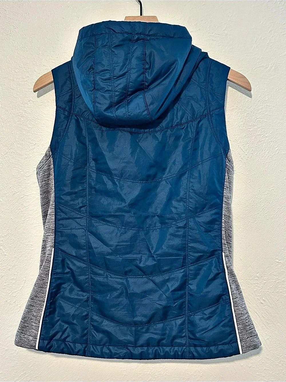 Title Nine Hooded Quilted Vest Medium Outdoors Hiking Camping Athleisure Travel